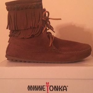Minnetonka Double Fringe Tramper Moccasin Boots